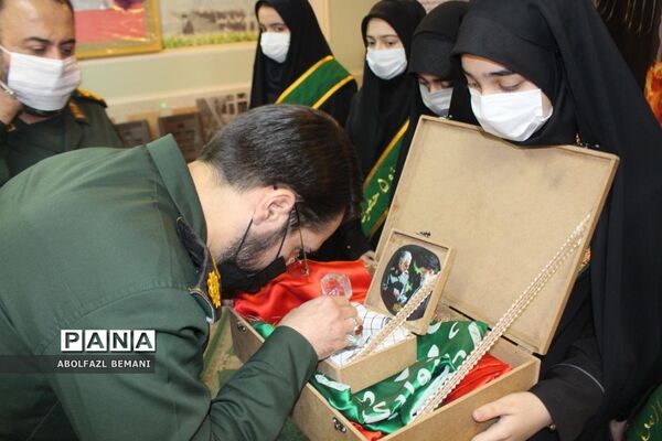 یادواره شهدای دبیرستان نیایش قم