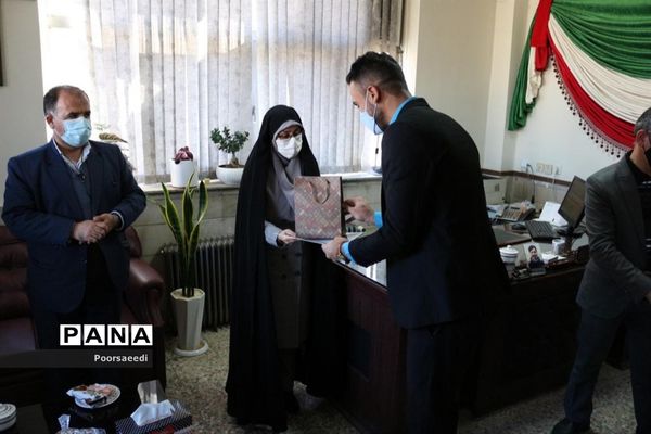 تجلیل از افتخار آفرینان تیم والیبال آموزش و پرورش شهرستان فیروزکوه