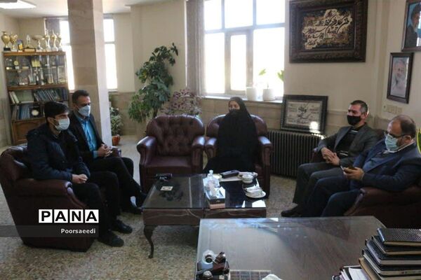 تجلیل از افتخار آفرینان تیم والیبال آموزش و پرورش شهرستان فیروزکوه