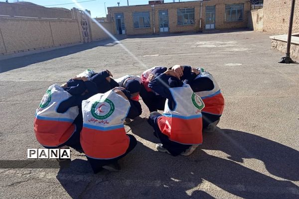 برگزاری مانور زلزله و ایمنی با شعار ایرانی آماده در شهرضا