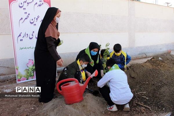 برگزاری پویش نذر نهال در ناحیه یک اهواز