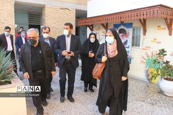 بازدید سرپرست مرکز امور بین‌الملل و مدارس خارج کشور وزارت آموزش و پرورش ازدبیرستان حجاب بوشهر
