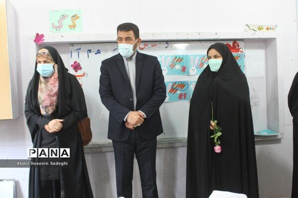 بازدید سرپرست مرکز امور بین‌الملل و مدارس خارج کشور وزارت آموزش و پرورش  از دبستان شهید حسن آیت محله تنگک بوشهر