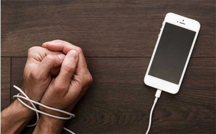 اعتیاد دیجیتال چیست و چطور درمان می‌شود؟