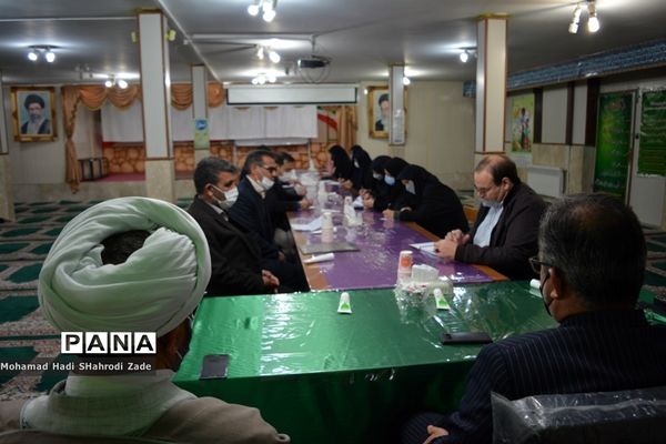 افتتاح زمین چمن مصنوعی در آموزشگاه شاهد رحیمی ناحیه یک مشهد