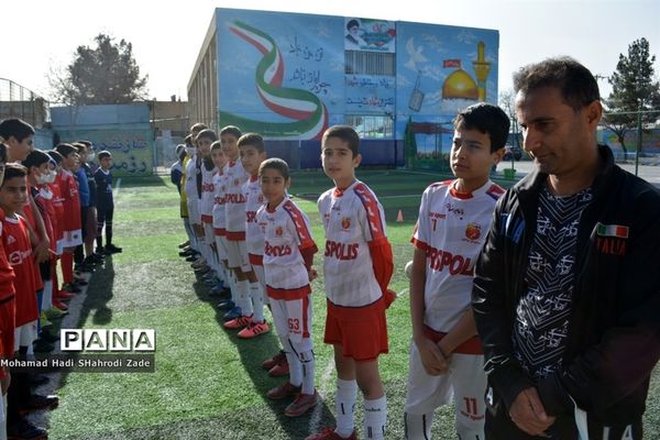 افتتاح زمین چمن مصنوعی در آموزشگاه شاهد رحیمی ناحیه یک مشهد