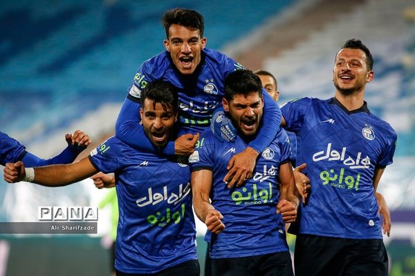 دیدار تیم‌های استقلال و فولاد خوزستان