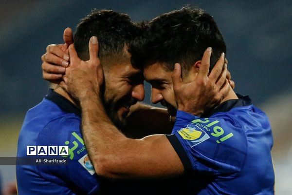 دیدار تیم‌های استقلال و فولاد خوزستان