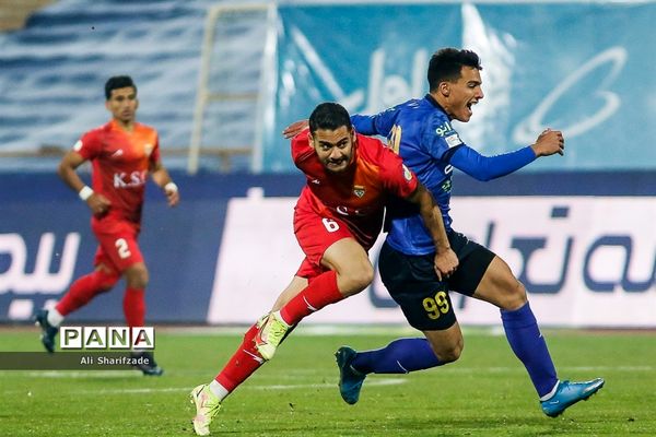 دیدار تیم‌های استقلال و فولاد خوزستان