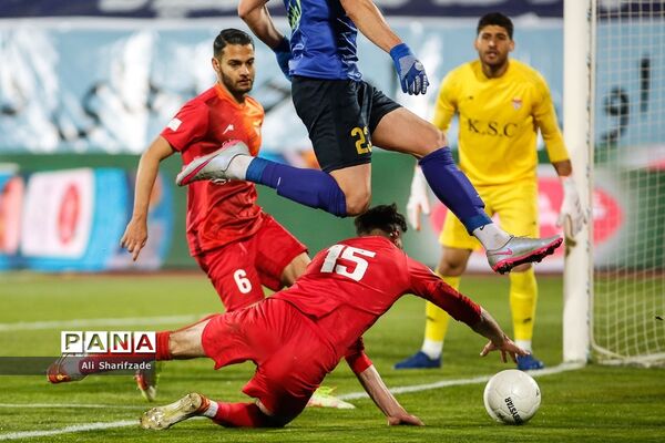 دیدار تیم‌های استقلال و فولاد خوزستان
