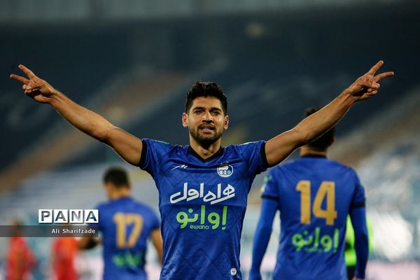 دیدار تیم‌های استقلال و فولاد خوزستان