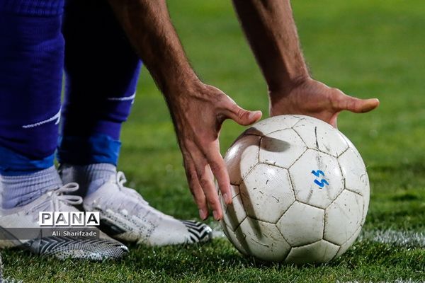 دیدار تیم‌های استقلال و فولاد خوزستان