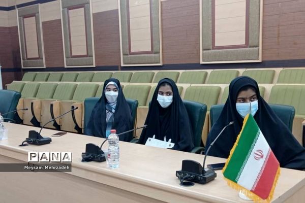 نشست هم‌اندیشی مشاور امور جوانان استاندار بوشهر با نخبگان تشکل‌های دانش‌آموزی