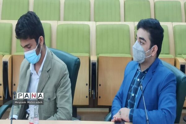 نشست هم‌اندیشی مشاور امور جوانان استاندار بوشهر با نخبگان تشکل‌های دانش‌آموزی