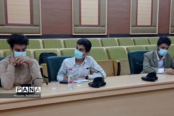 نشست هم‌اندیشی مشاور امور جوانان استاندار بوشهر با نخبگان تشکل‌های دانش‌آموزی