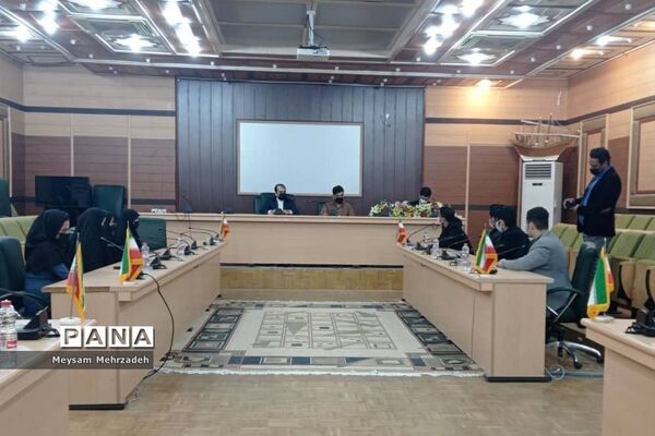 نشست هم‌اندیشی مشاور امور جوانان استاندار بوشهر با نخبگان تشکل‌های دانش‌آموزی