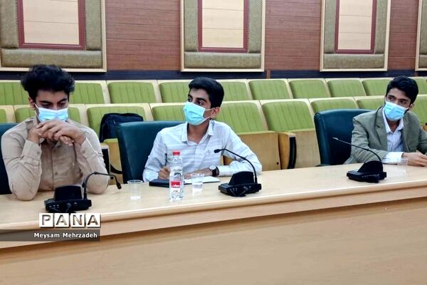 نشست هم‌اندیشی مشاور امور جوانان استاندار بوشهر با نخبگان تشکل‌های دانش‌آموزی