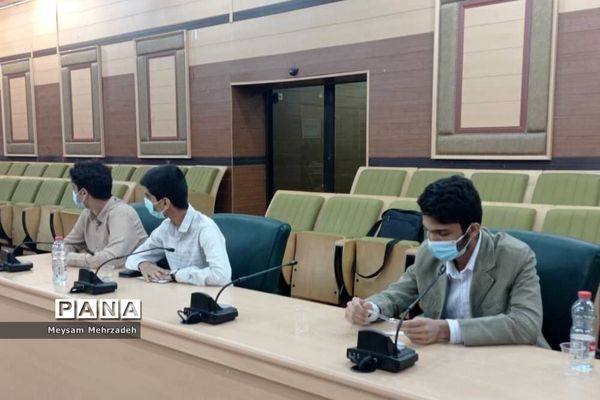 نشست هم‌اندیشی مشاور امور جوانان استاندار بوشهر با نخبگان تشکل‌های دانش‌آموزی