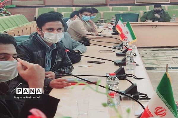 نشست هم‌اندیشی مشاور امور جوانان استاندار بوشهر با نخبگان تشکل‌های دانش‌آموزی