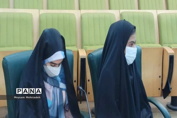نشست هم‌اندیشی مشاور امور جوانان استاندار بوشهر با نخبگان تشکل‌های دانش‌آموزی