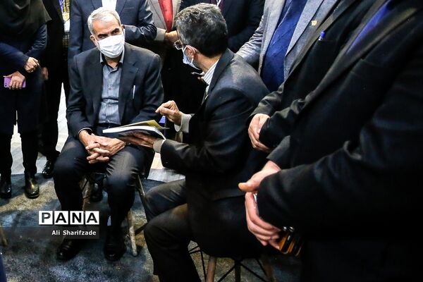 بازدید وزیر آموزش و پرورش از نمایشگاه دستاوردهای جهاد دانشگاهی