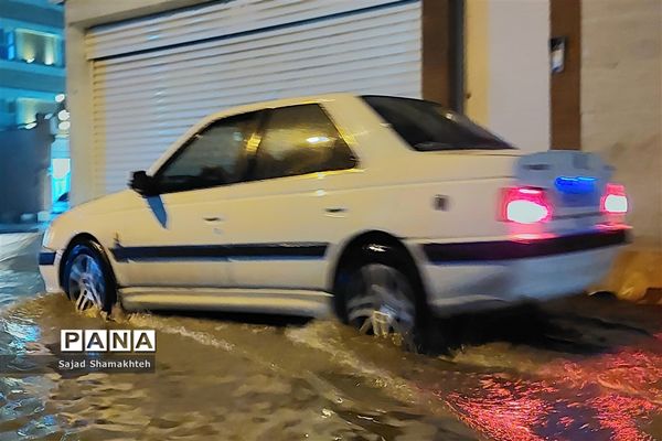 بارش‌های زمستانی و آغاز آبگرفتگی معابر در اهواز