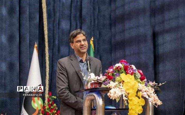 رویکرد خدمت بی‌منت و حداکثری به مردم دارم