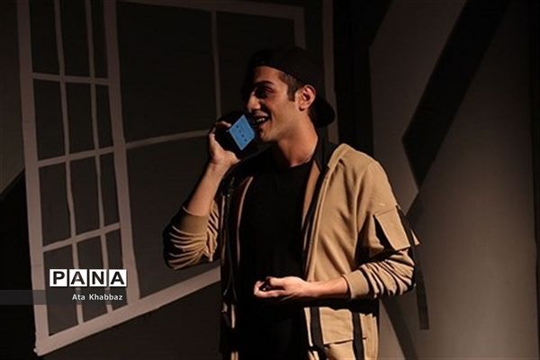 اجرای نمایش «و چند داستان دیگر...»