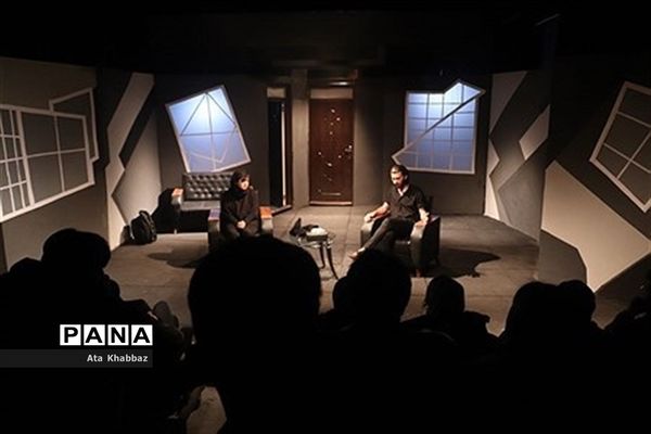 اجرای نمایش «و چند داستان دیگر...»