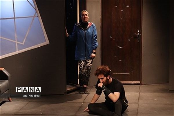 اجرای نمایش «و چند داستان دیگر...»