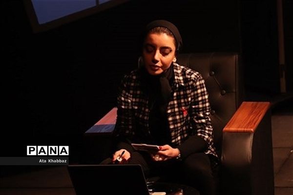 اجرای نمایش «و چند داستان دیگر...»