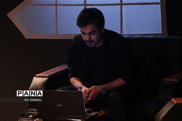 اجرای نمایش «و چند داستان دیگر...»