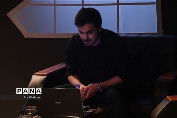 اجرای نمایش «و چند داستان دیگر...»