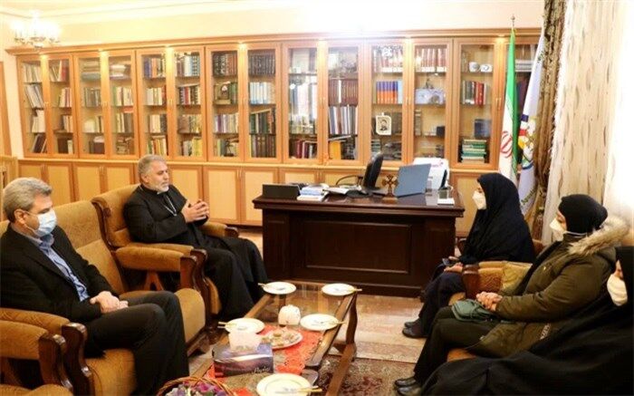 دیدار مدیرکل آموزش و پرورش آذربایجان‌غربی با کشیش کلیسای شرق آشور ارومیه