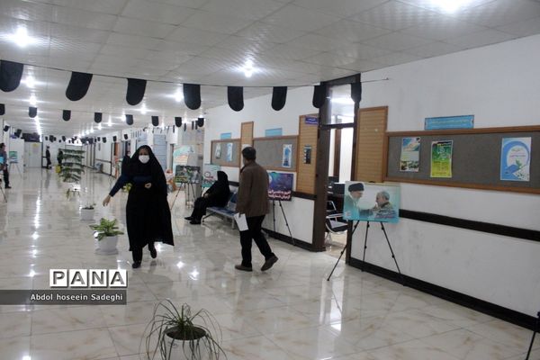 نمایشگاه عکس شهید سپهبد حاج قاسم سلیمانی در اداره‌کل آموزش و پرورش استان بوشهر