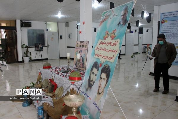 نمایشگاه عکس شهید سپهبد حاج قاسم سلیمانی در اداره‌کل آموزش و پرورش استان بوشهر