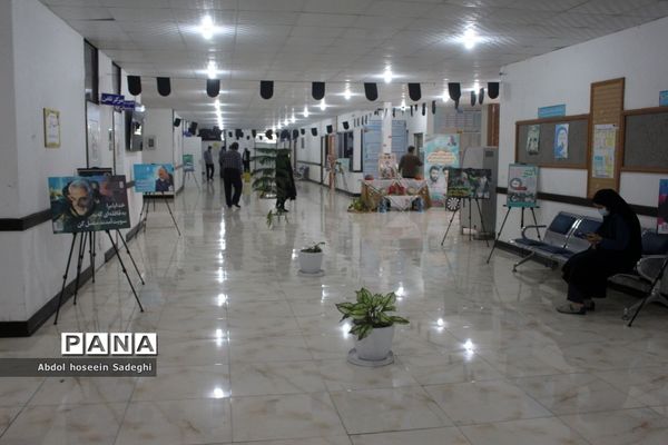 نمایشگاه عکس شهید سپهبد حاج قاسم سلیمانی در اداره‌کل آموزش و پرورش استان بوشهر