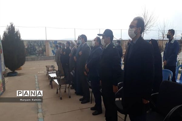 نواختن زنگ بصیرت در مدرسه ۹دی بجنورد