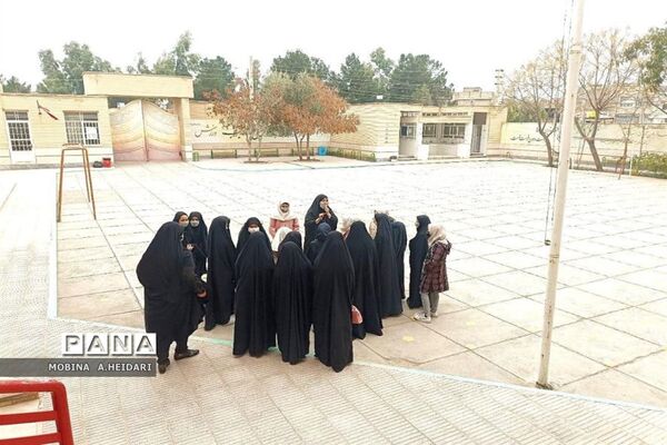 بازدید دانش‌آموزان مدارس قم از کارگاه نجوم هنرستان صباری