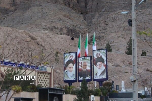 حضور تشکلات دانش‌آموزی در گلزار شهدا کرمان