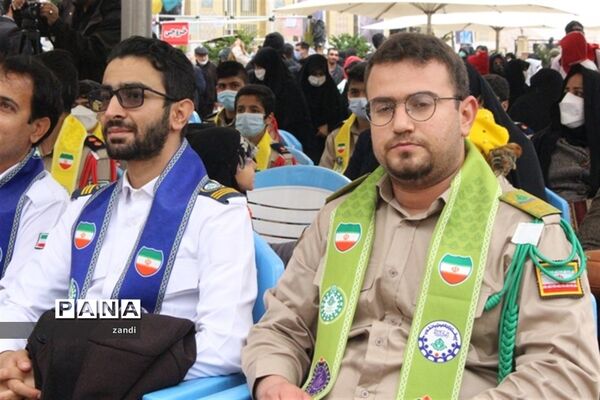 حضور تشکلات دانش‌آموزی در گلزار شهدا کرمان