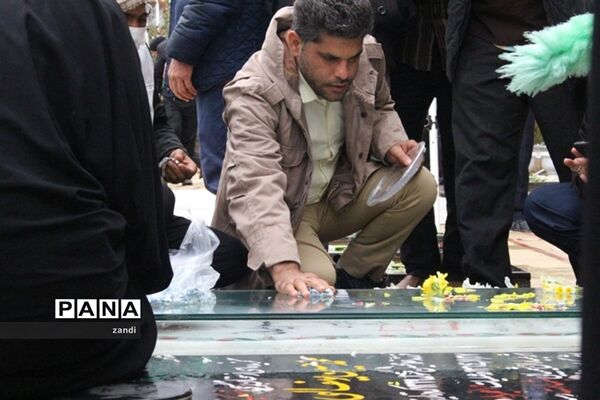 حضور تشکلات دانش‌آموزی در گلزار شهدا کرمان
