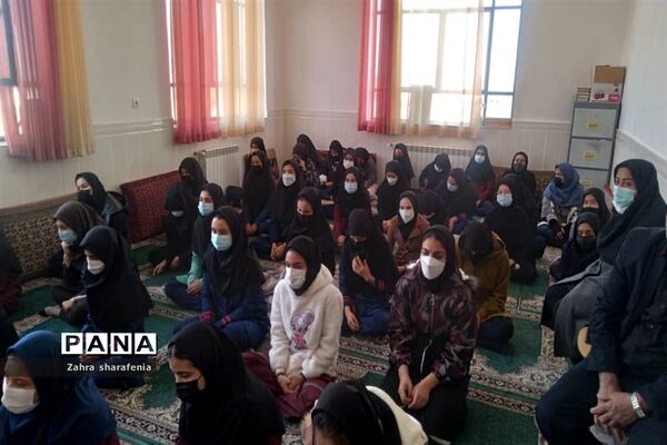 مراسم پیش اجلاسیه نماز در آموزشگاه هانیه سماعی جوادآباد