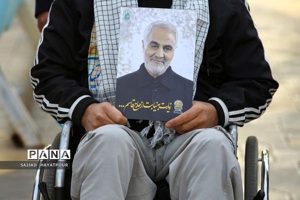 زیارت حضرت معصومه(س) به نیابت از حاج قاسم توسط 40 بیمار قطع نخاعی