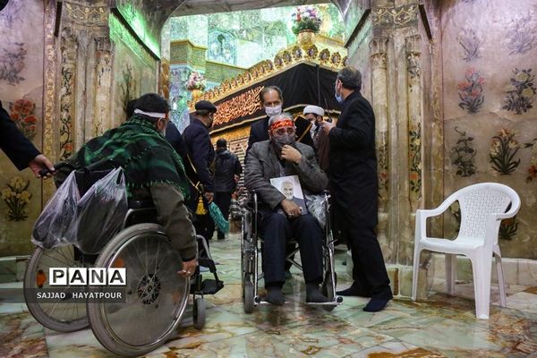 زیارت حضرت معصومه(س) به نیابت از حاج قاسم توسط 40 بیمار قطع نخاعی