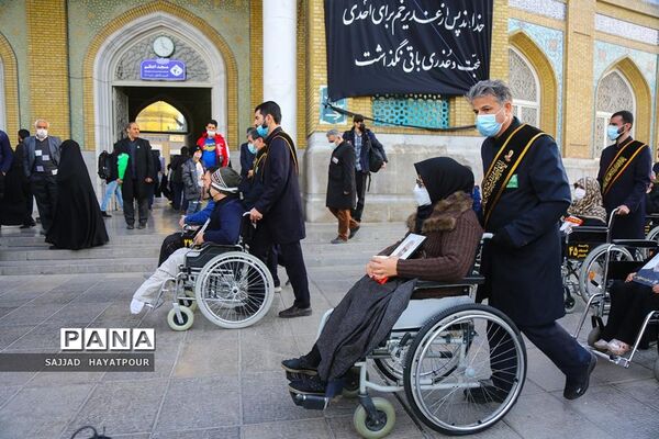 زیارت حضرت معصومه(س) به نیابت از حاج قاسم توسط 40 بیمار قطع نخاعی