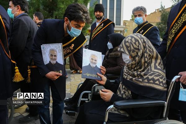 زیارت حضرت معصومه(س) به نیابت از حاج قاسم توسط 40 بیمار قطع نخاعی