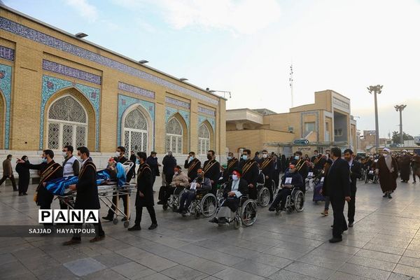 زیارت حضرت معصومه(س) به نیابت از حاج قاسم توسط 40 بیمار قطع نخاعی