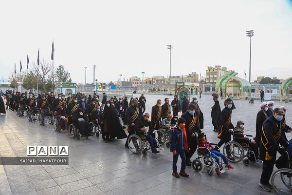 زیارت حضرت معصومه(س) به نیابت از حاج قاسم توسط 40 بیمار قطع نخاعی