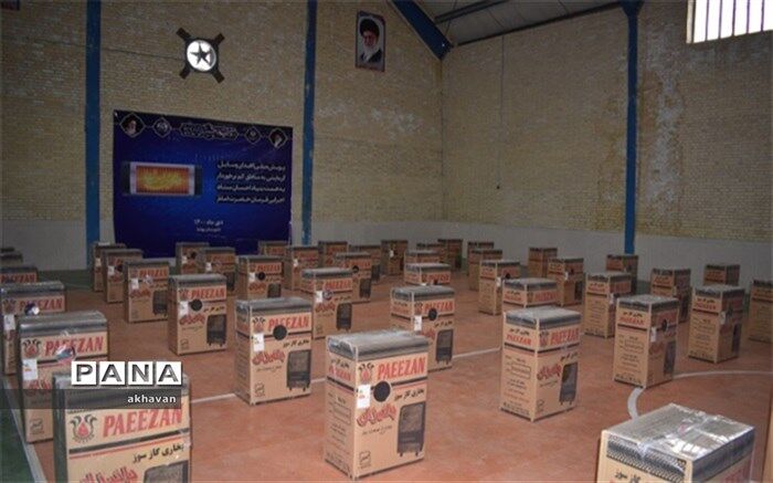 پویش دلگرمی احسان با اهدای وسایل گرمایشی به نیازمندان در بهاباد کلید خورد